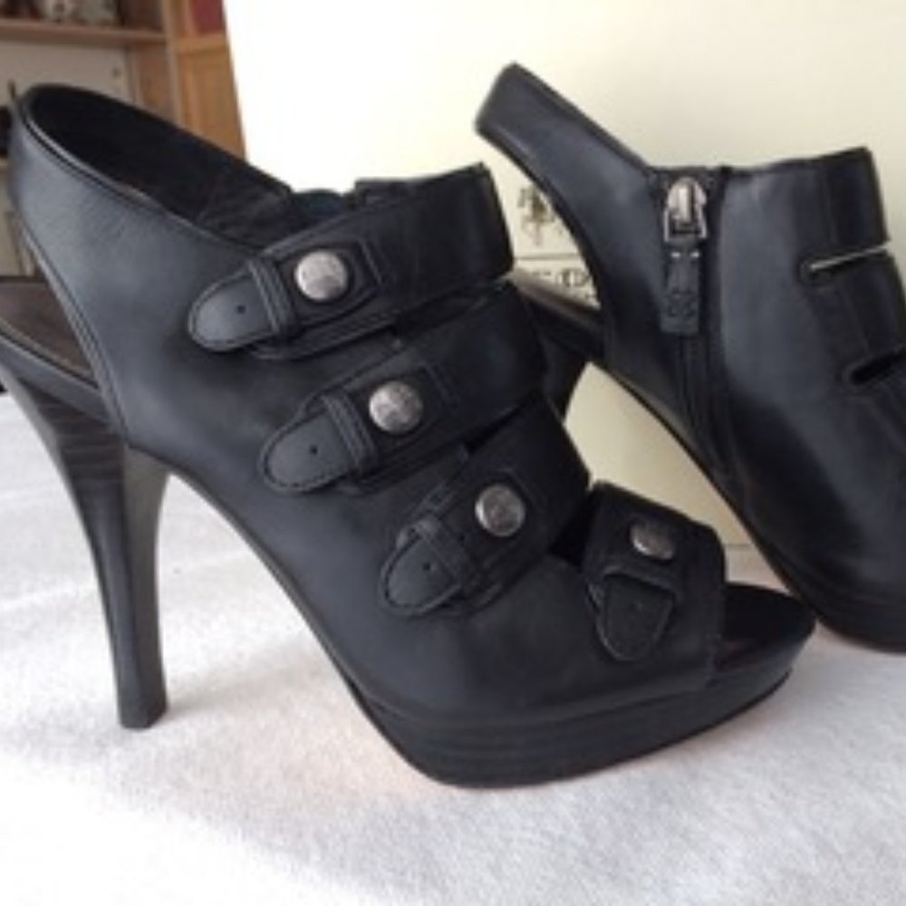 Coach  A3567 Sandra Calf Heel | Size 7.5